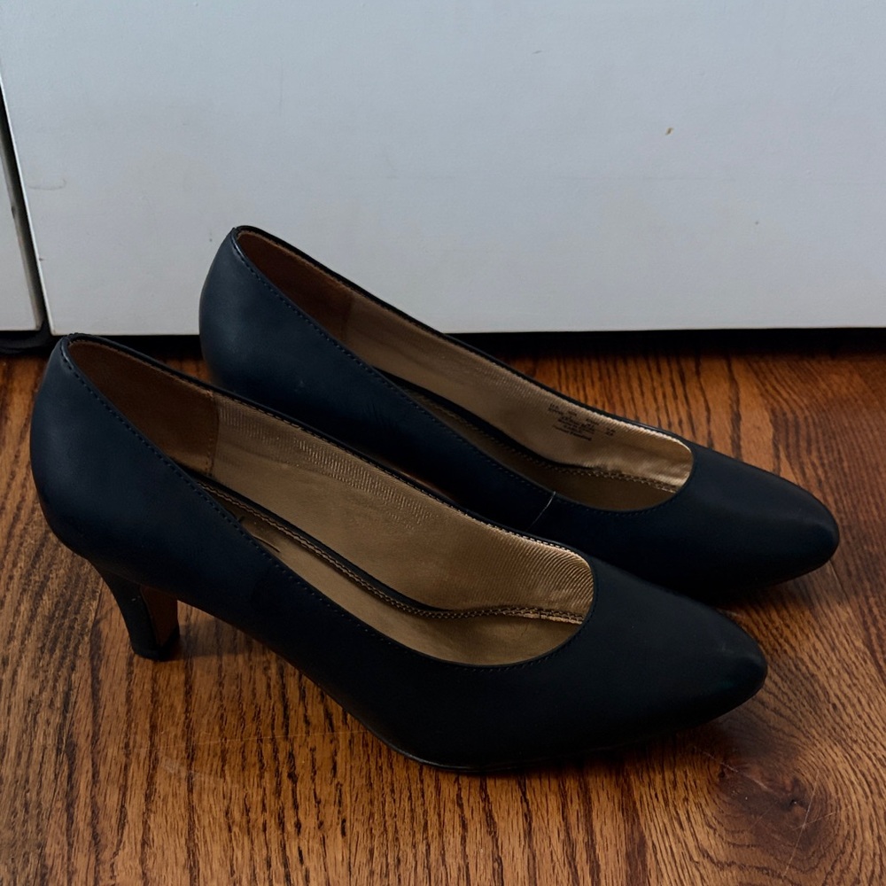 Life Stride Stable Black Victory Black Women's Mid Heel Pumps Size 9 Wide
